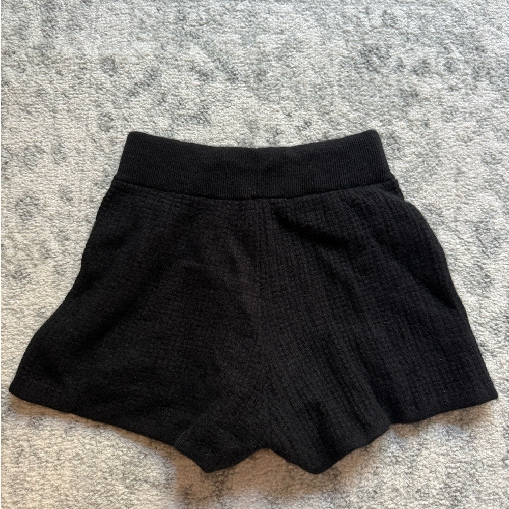 ALO Cashmere High-Waist Plush Waffle Short - Picture 6 of 7